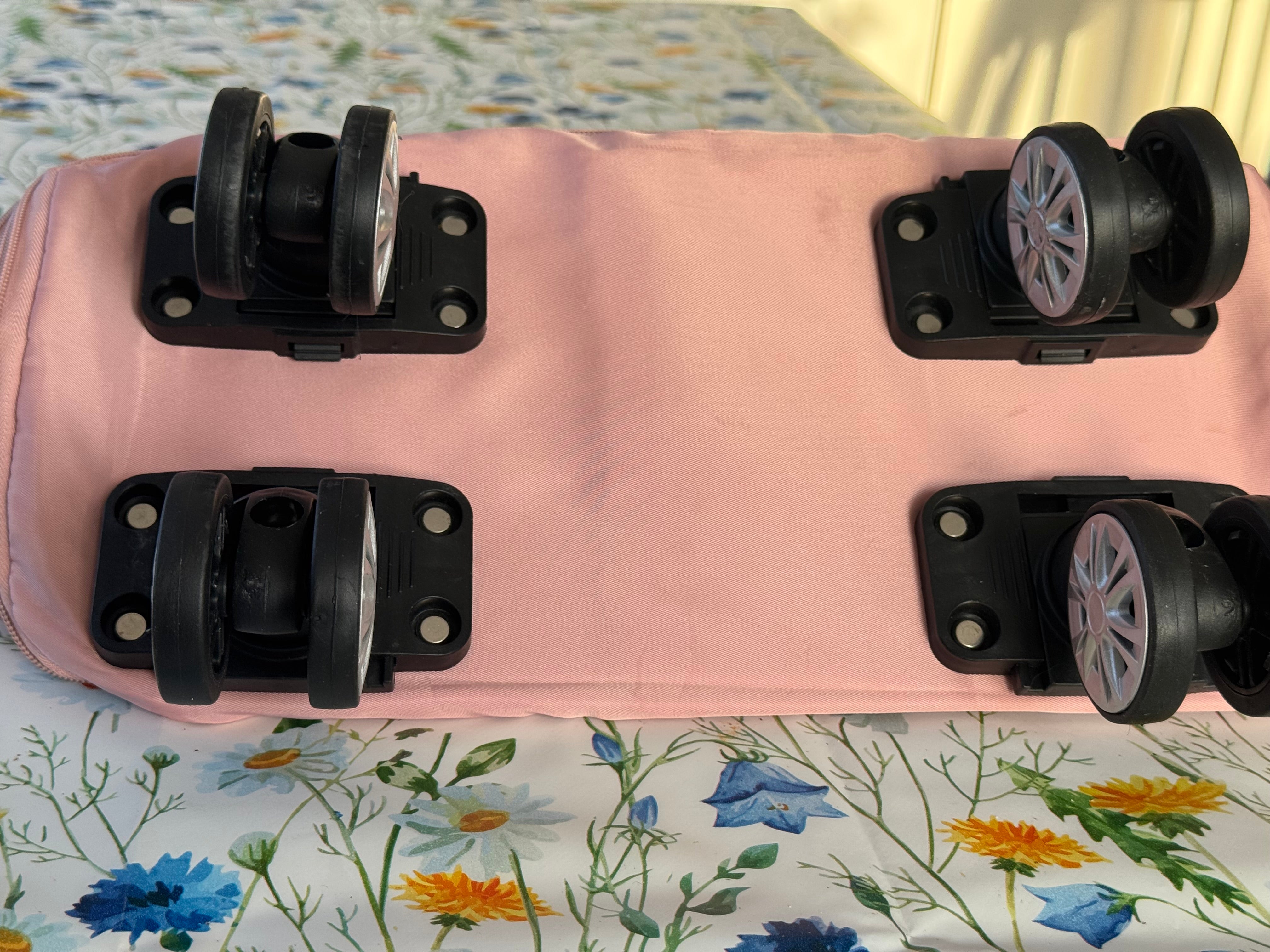 Vacker hopfällbar & expanderbar väska med stadiga hjul