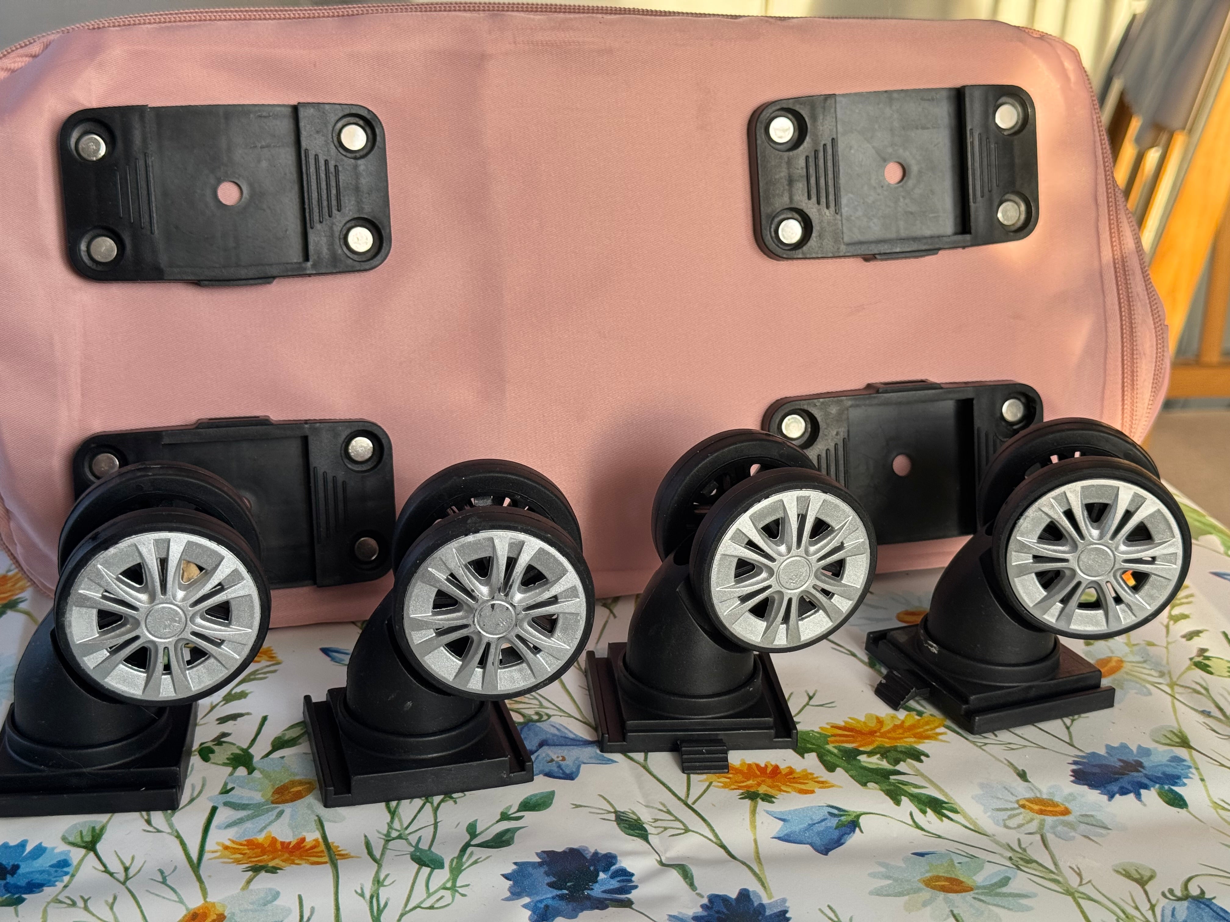 Vacker hopfällbar & expanderbar väska med stadiga hjul