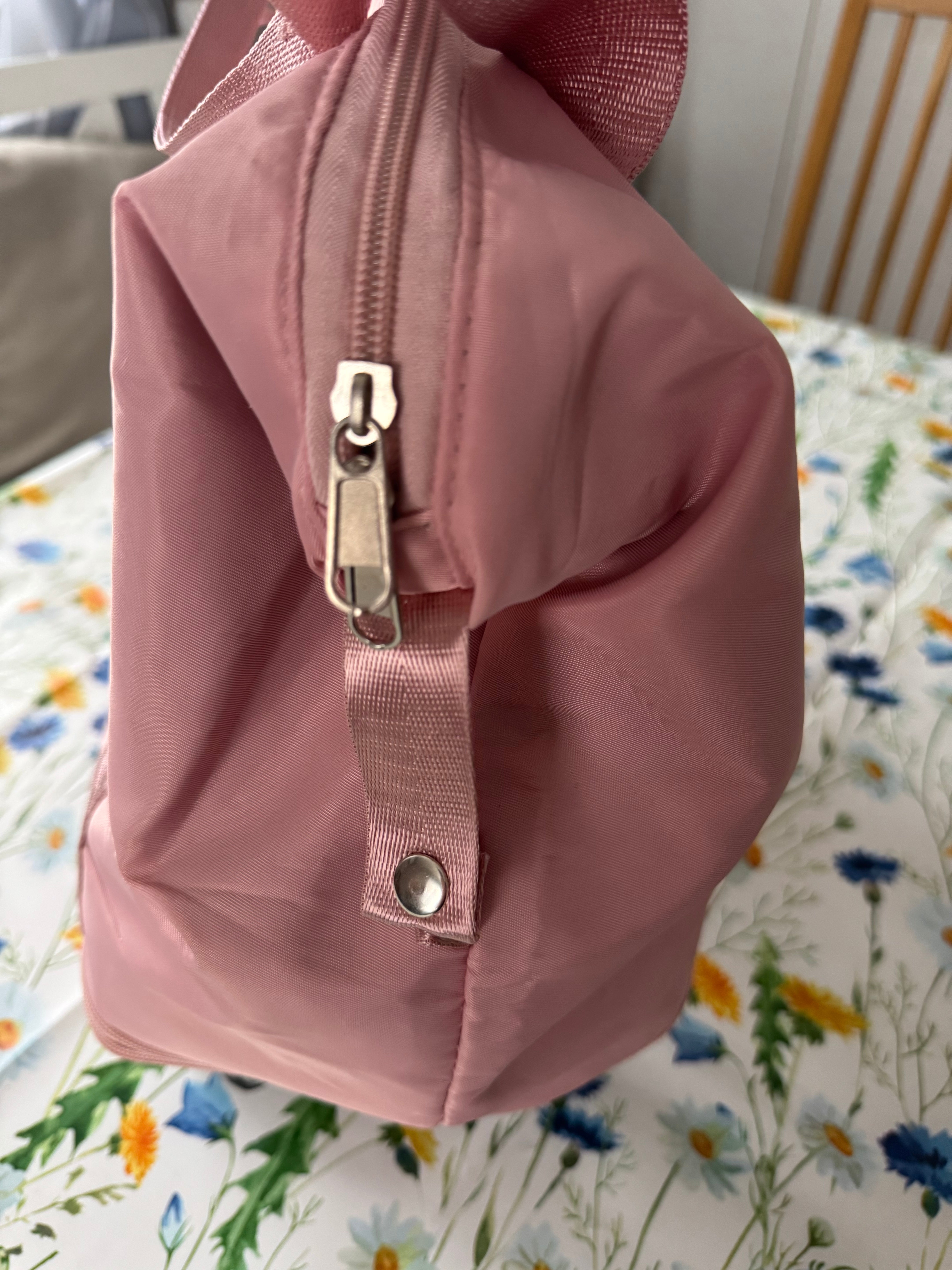 Vacker hopfällbar & expanderbar väska med stadiga hjul