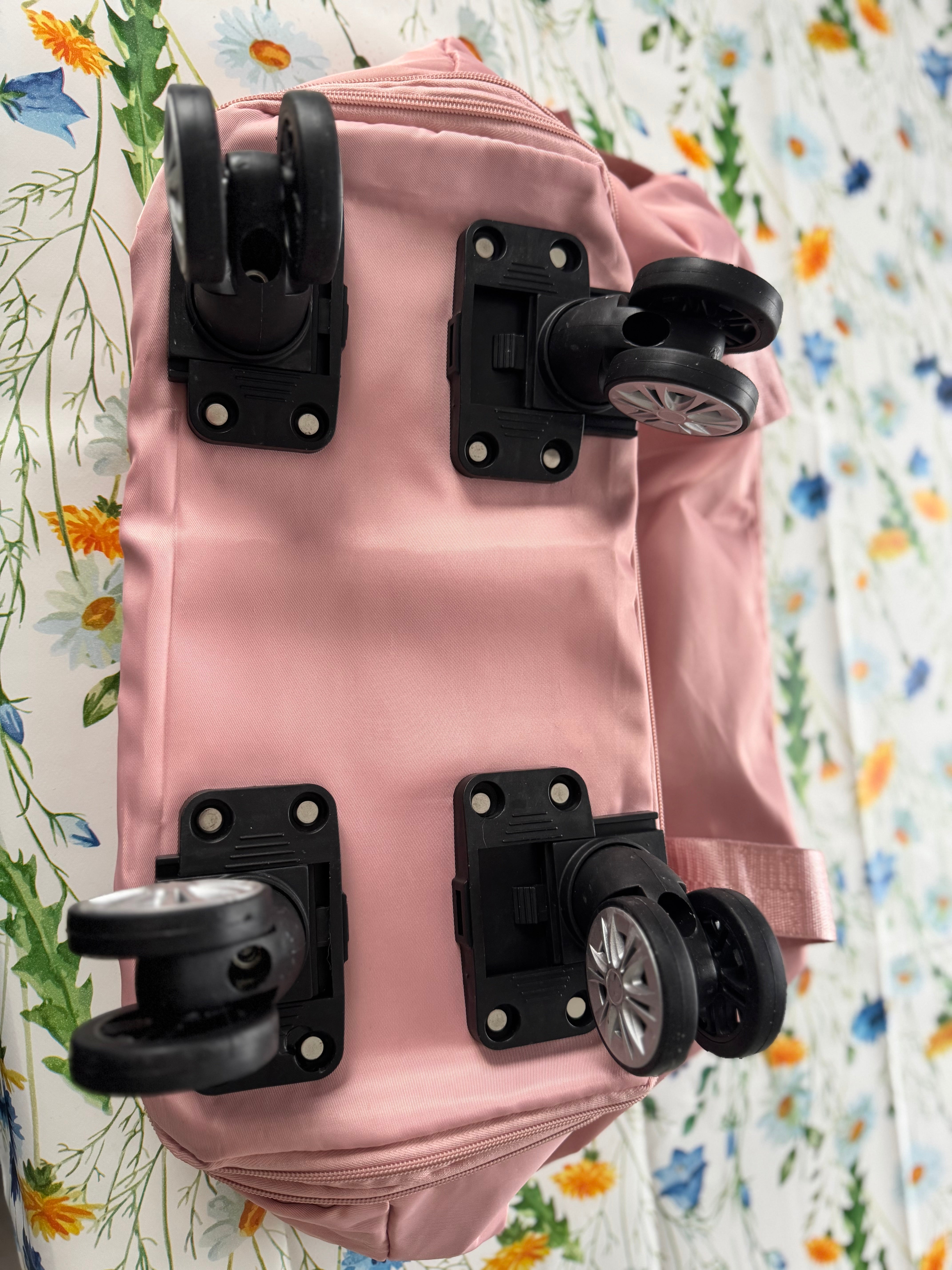 Vacker hopfällbar & expanderbar väska med stadiga hjul